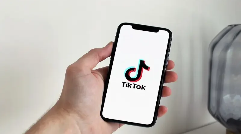 TikTok uzavírá Creator Marketplace a přechází na TikTok One